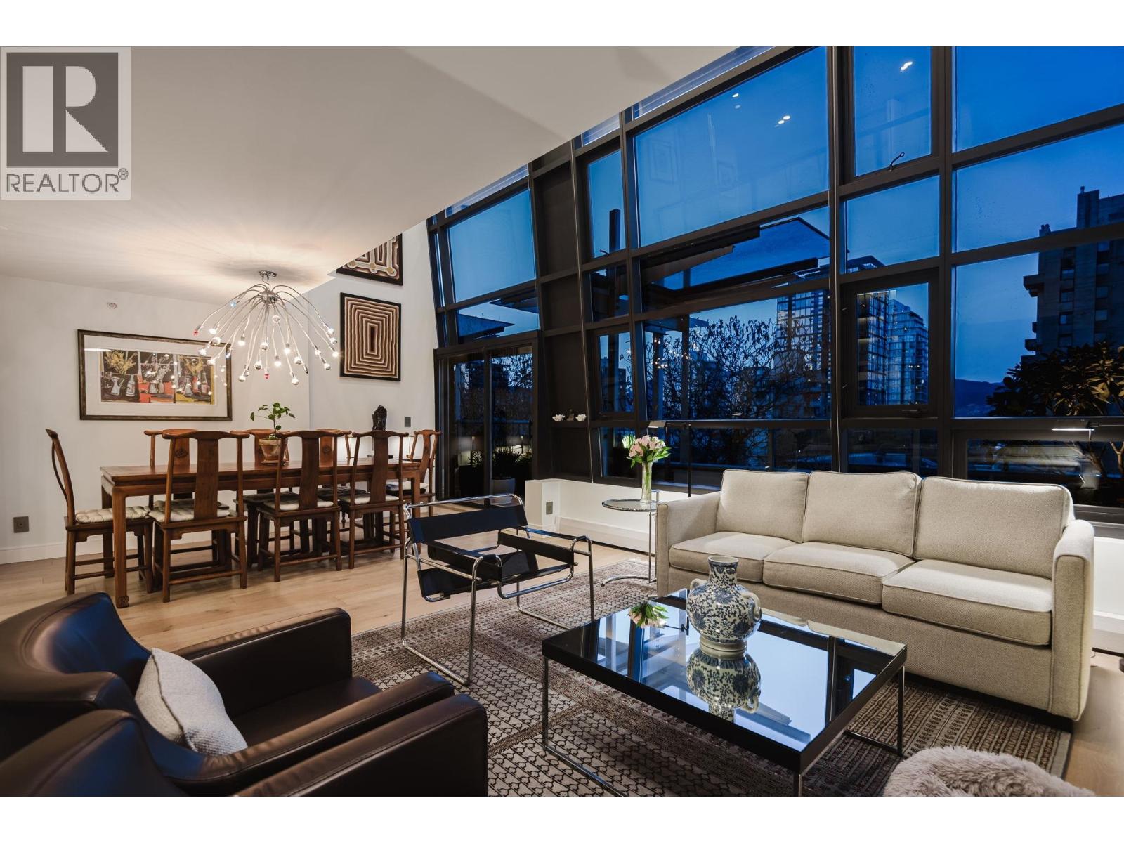 PH7 1688 ROBSON STREET|Vancouver, British Columbia V6G1C7