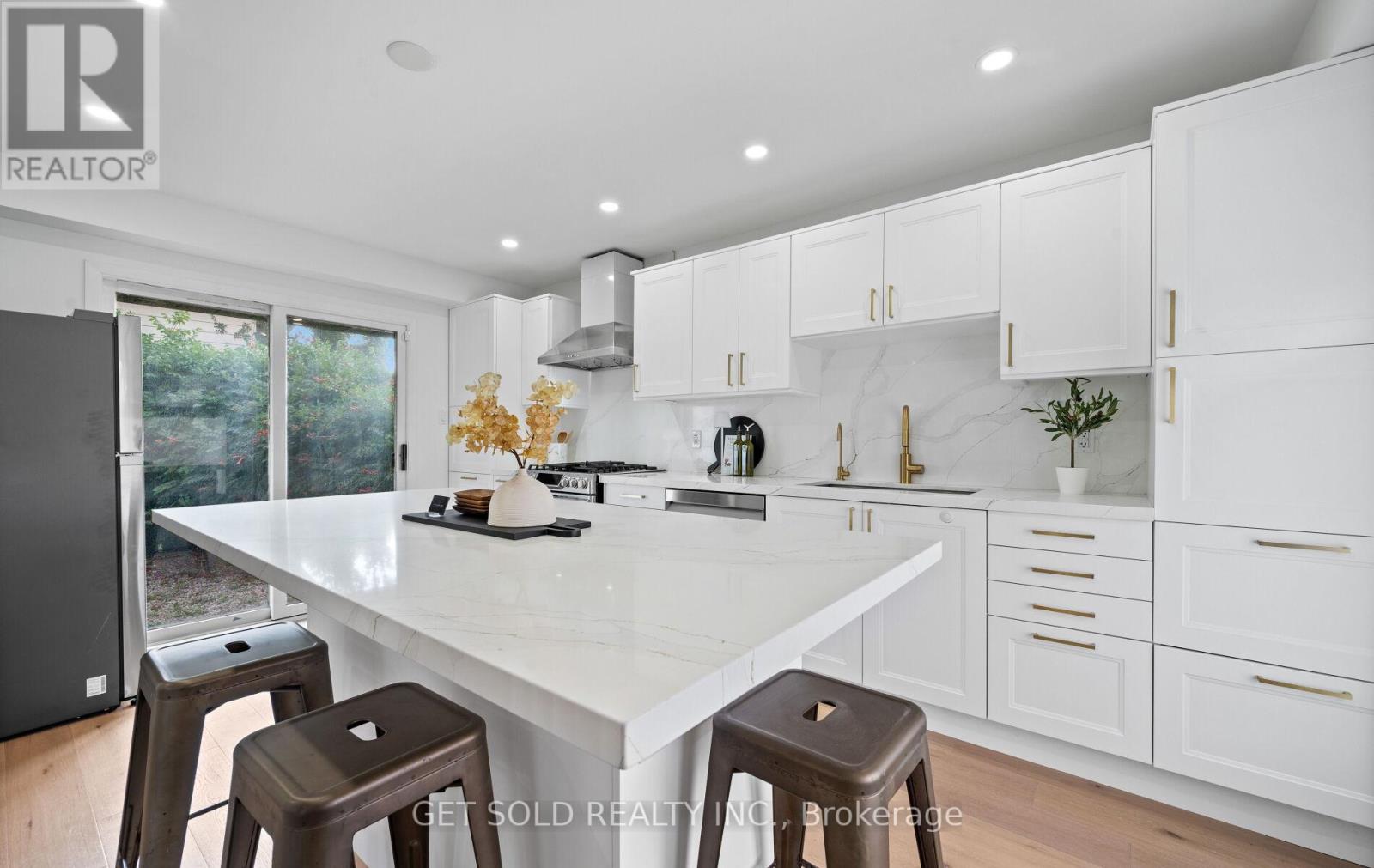 Primary image of 36 SHALOM CRESCENT|Toronto (West Humber-Clairville), Ontario M9V4J4