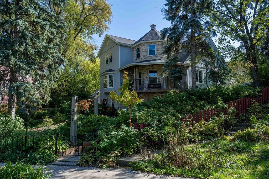 Property image for 242 Enfield Crescent|Winnipeg, Manitoba R2H1B5