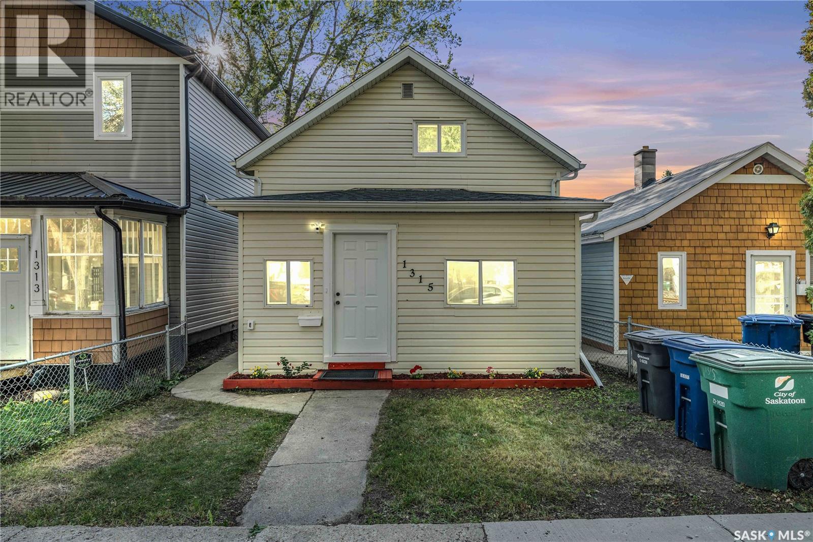 Property image for 1315 G AVENUE N|Saskatoon, Saskatchewan S7M2N4