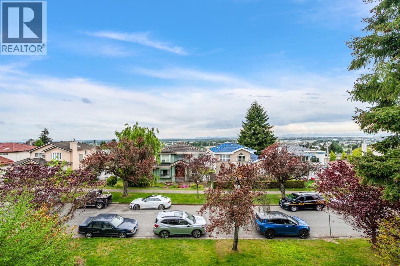 Property image for 2085 QUALICUM DRIVE|Vancouver, British Columbia V5P2M3