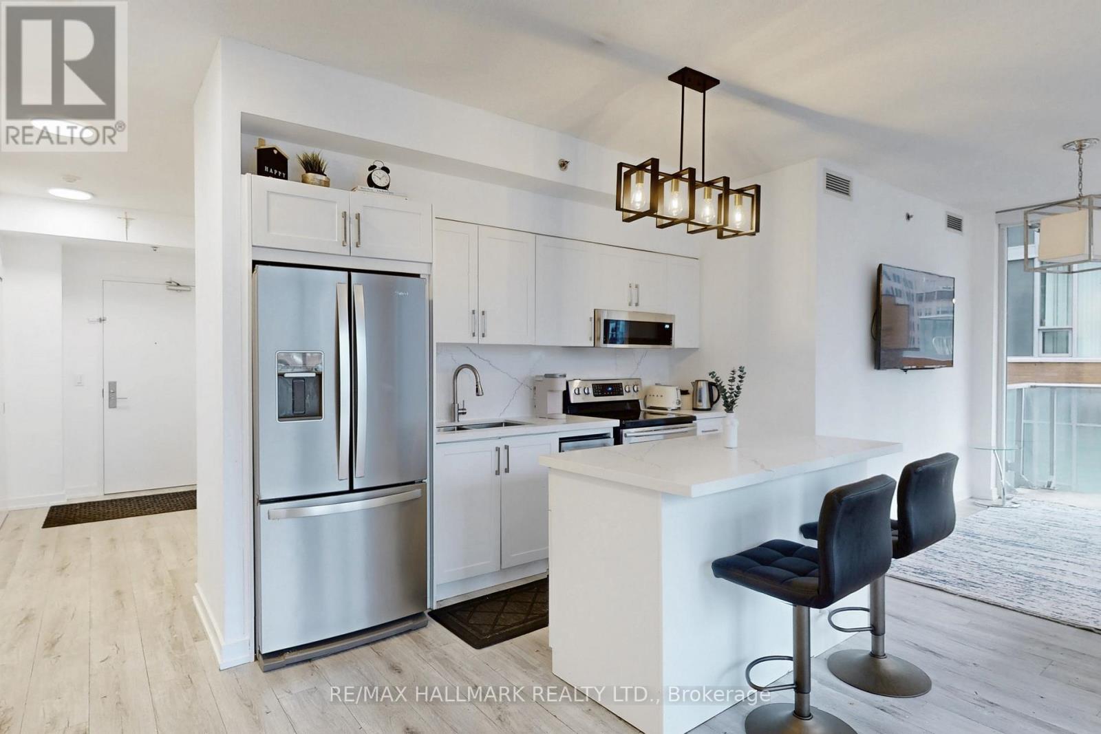 Property image for 818 - 21 NELSON STREET|Toronto (Waterfront Communities), Ontario M5V3H9