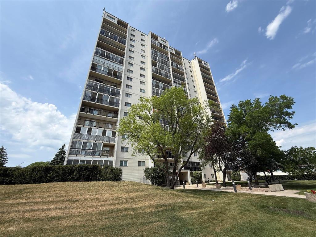 8E 1975 Corydon Avenue|Winnipeg, Manitoba R3P0R1