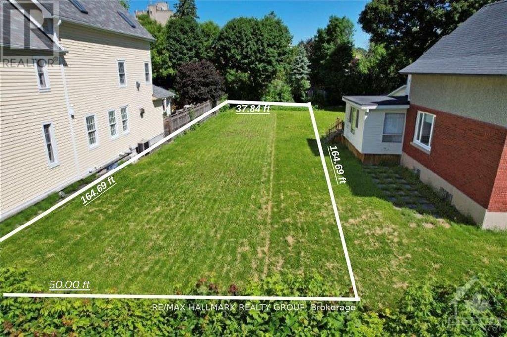 Property image for WEST SIDE - 67 SPRINGHURST AVENUE|Ottawa, Ontario K1S0E2