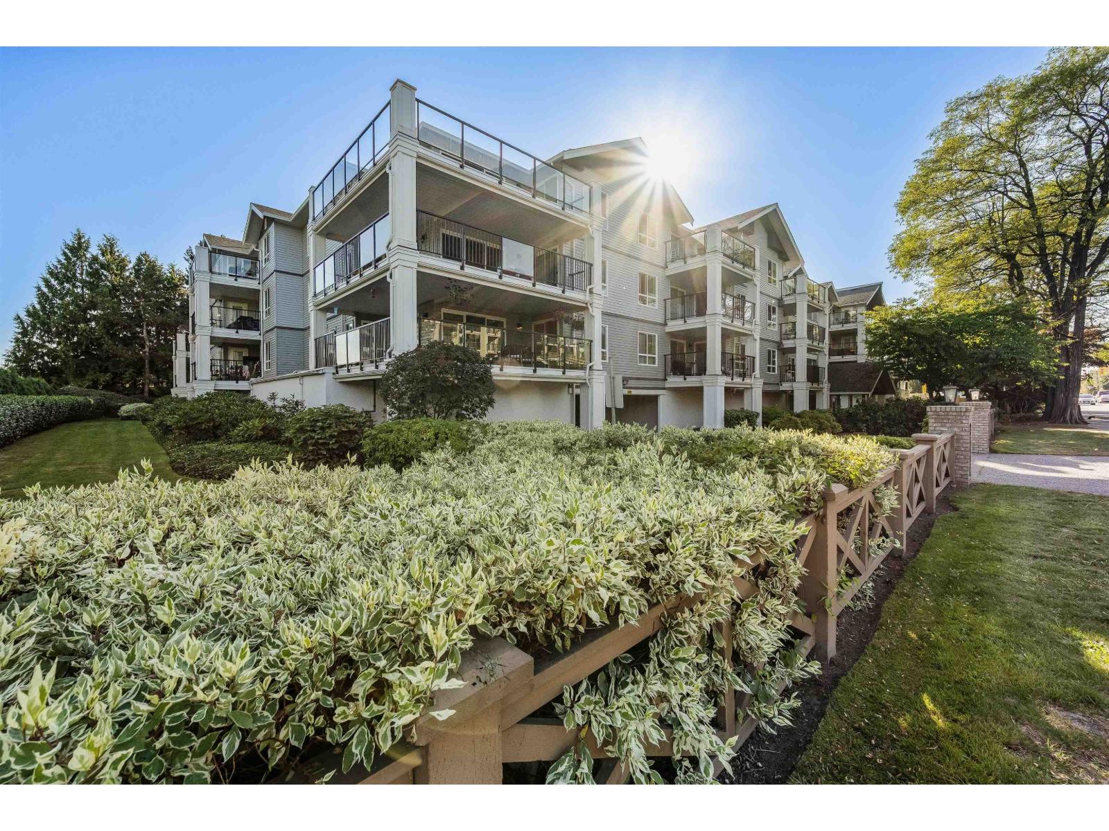 Property image for 210 20976 56 AVENUE|Langley, British Columbia V3A7Z2