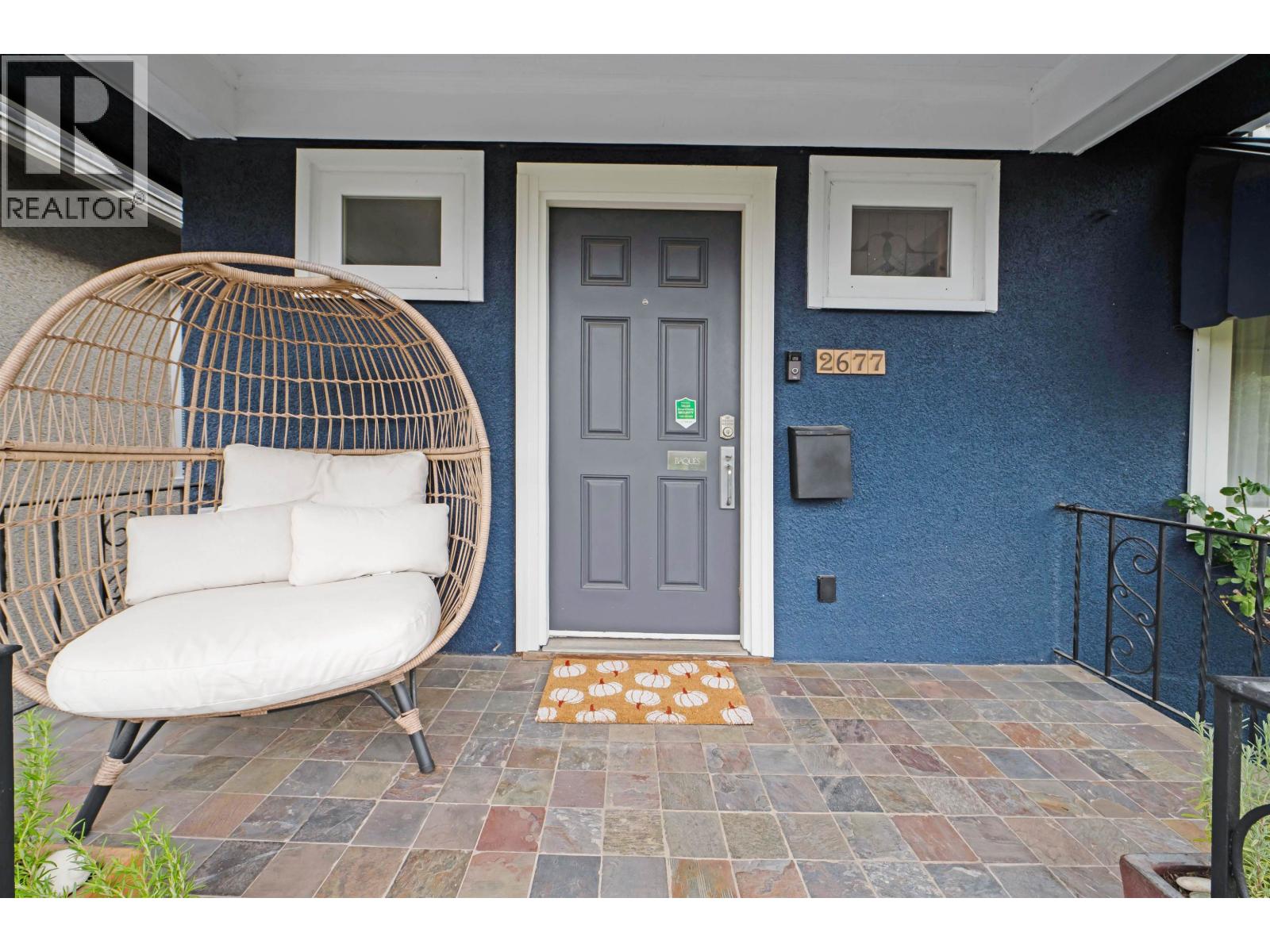 2677 TRIUMPH STREET|Vancouver, British Columbia V5K1T1