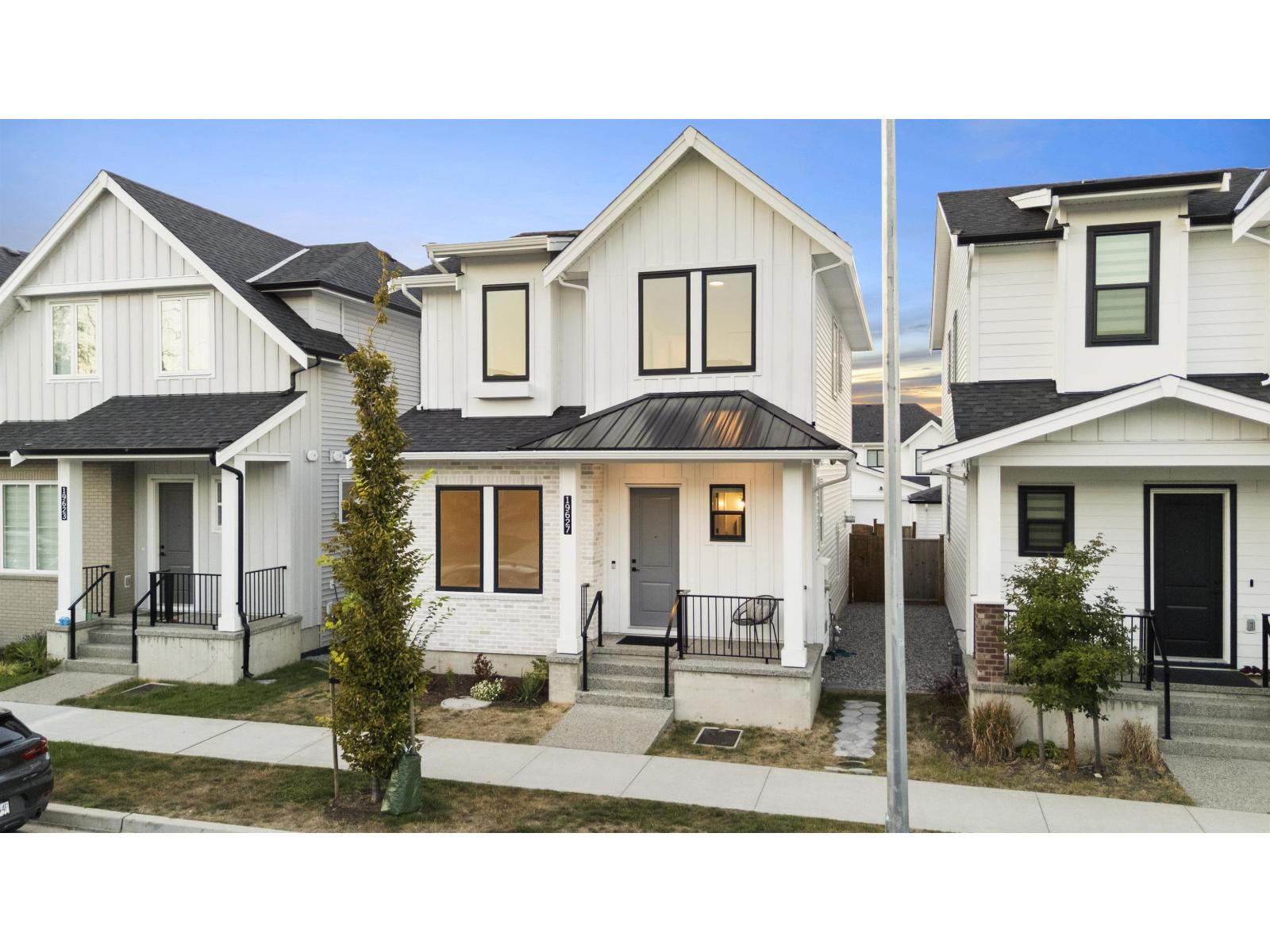 19627 75 AVENUE|Langley, British Columbia V2Y3R9