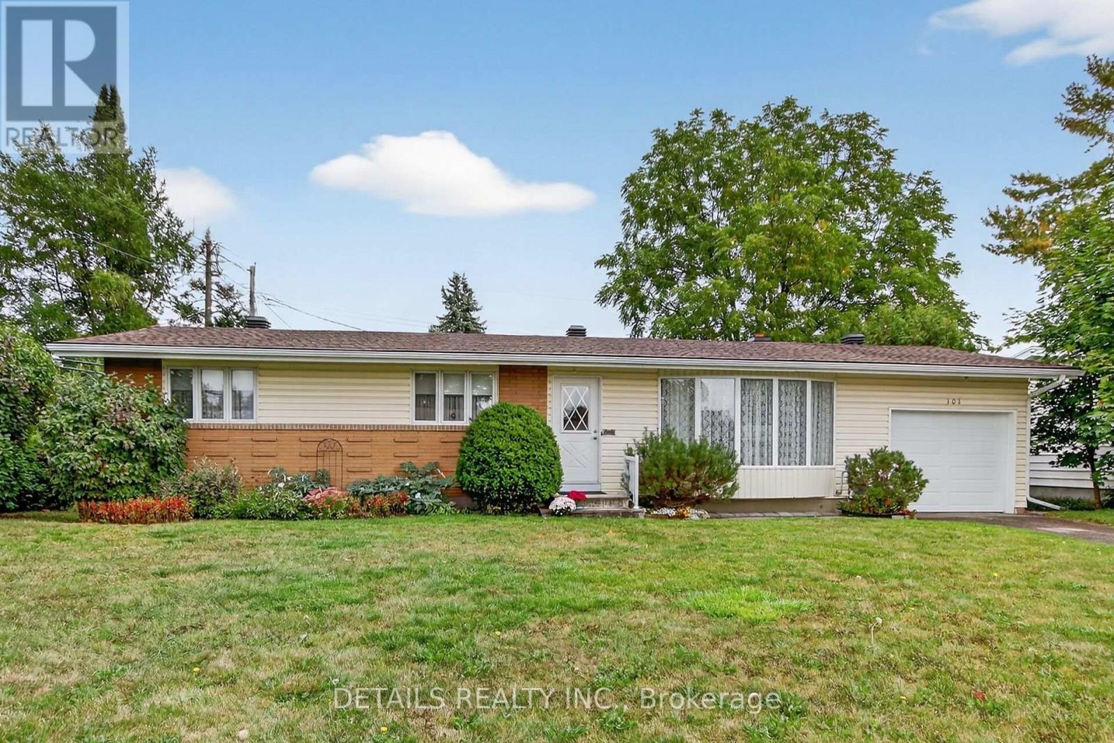 101 HILLIARD AVENUE|Ottawa, Ontario K2E6C5