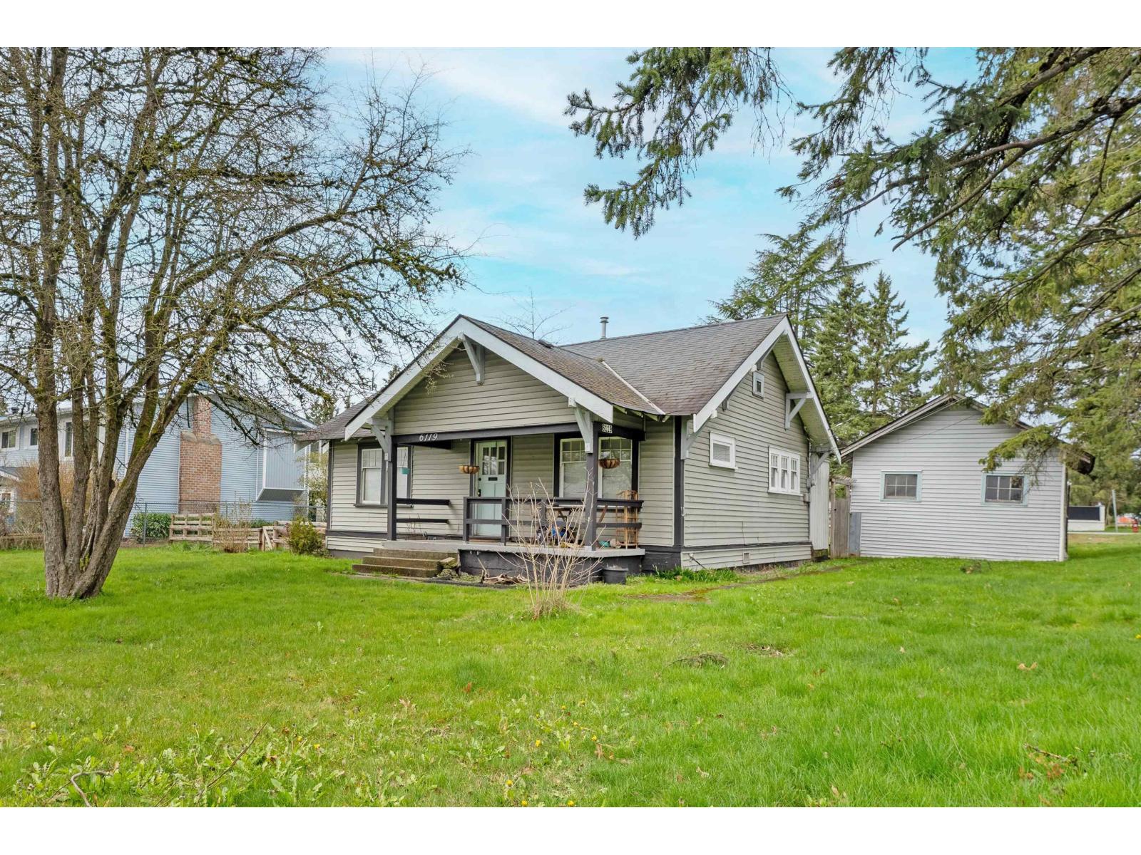 6119 176 STREET|Surrey, British Columbia V3S4E8