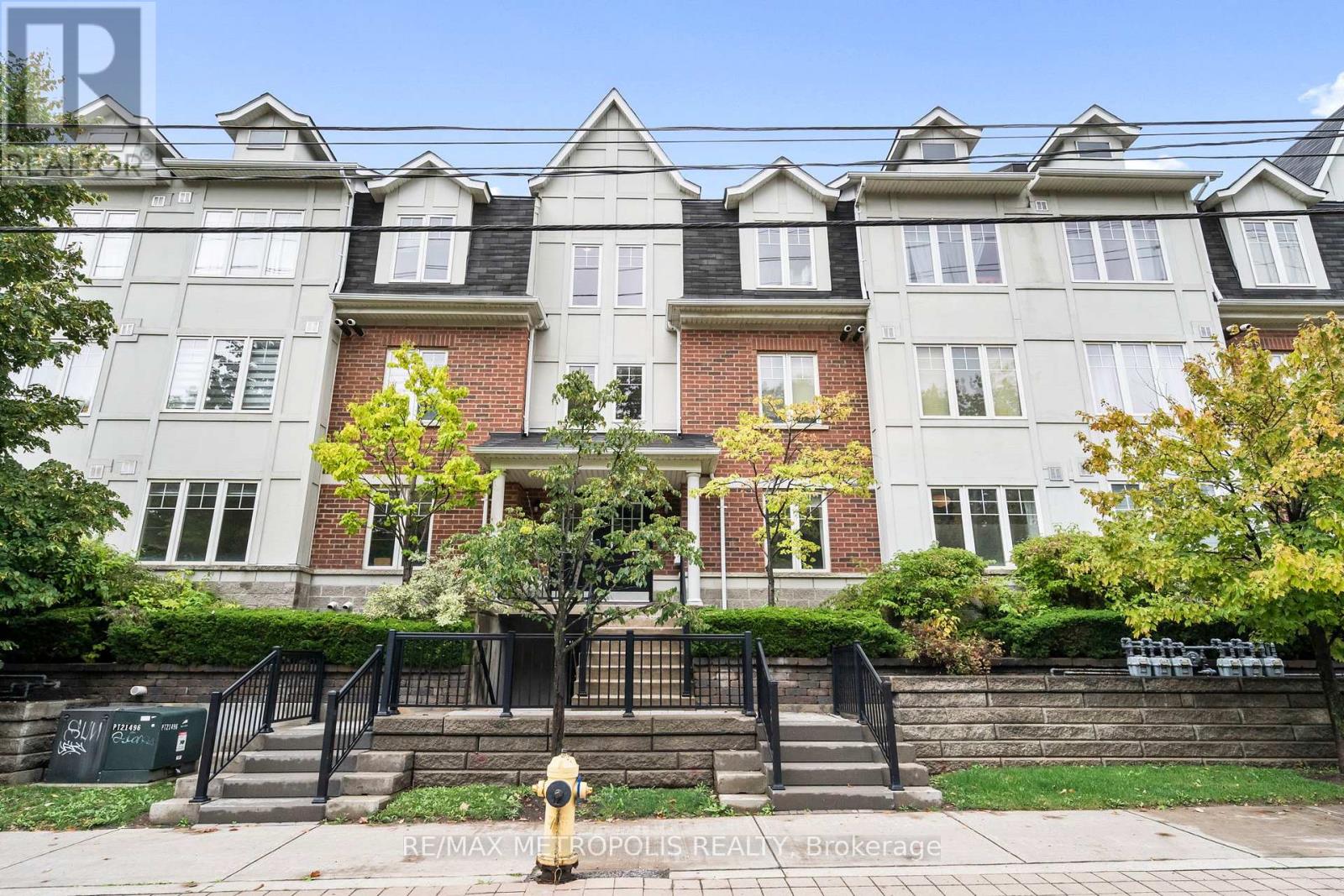 Property image for 13 - 669A WARDEN AVENUE|Toronto (Clairlea-Birchmount), Ontario M1L0G3