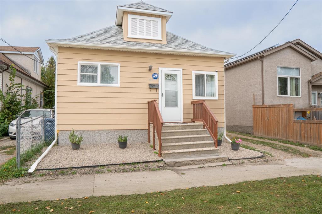 628 Burrows Avenue|Winnipeg, Manitoba R2W2A7