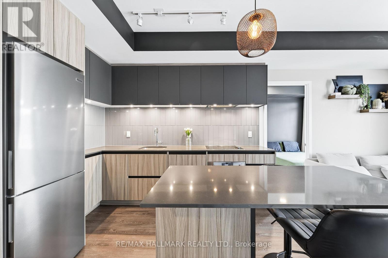 Property image for 901 - 7950 BATHURST STREET|Vaughan (Beverley Glen), Ontario L4J0L4