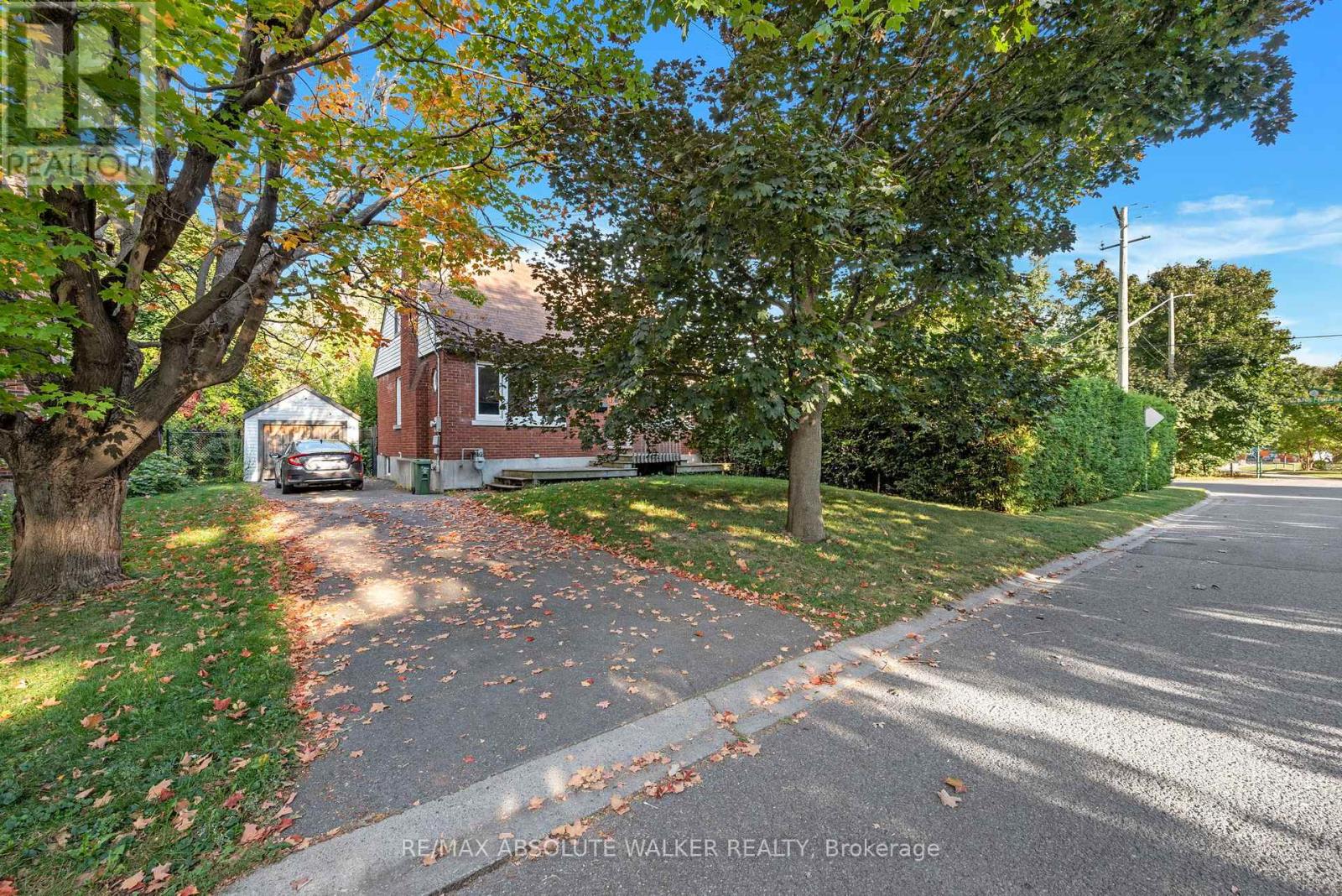 899 MAPLEWOOD AVENUE|Ottawa, Ontario K2B5V6