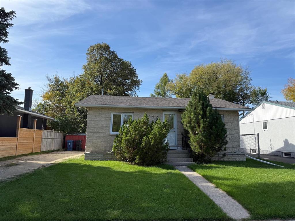 Property image for 750 Parkdale Street|Winnipeg, Manitoba R2Y0X4