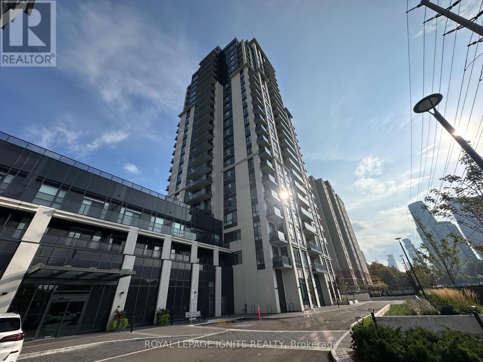 Primary image of 1903 - 202 BURNHAMTHORPE ROAD E|Mississauga (City Centre), Ontario L5A0B2