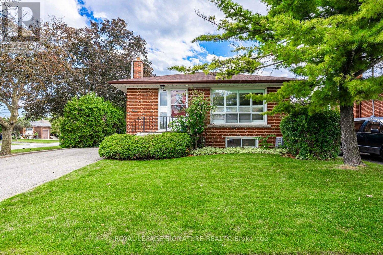 Property image for 19 BRIAN AVENUE|Toronto (Wexford-Maryvale), Ontario M1R3J1