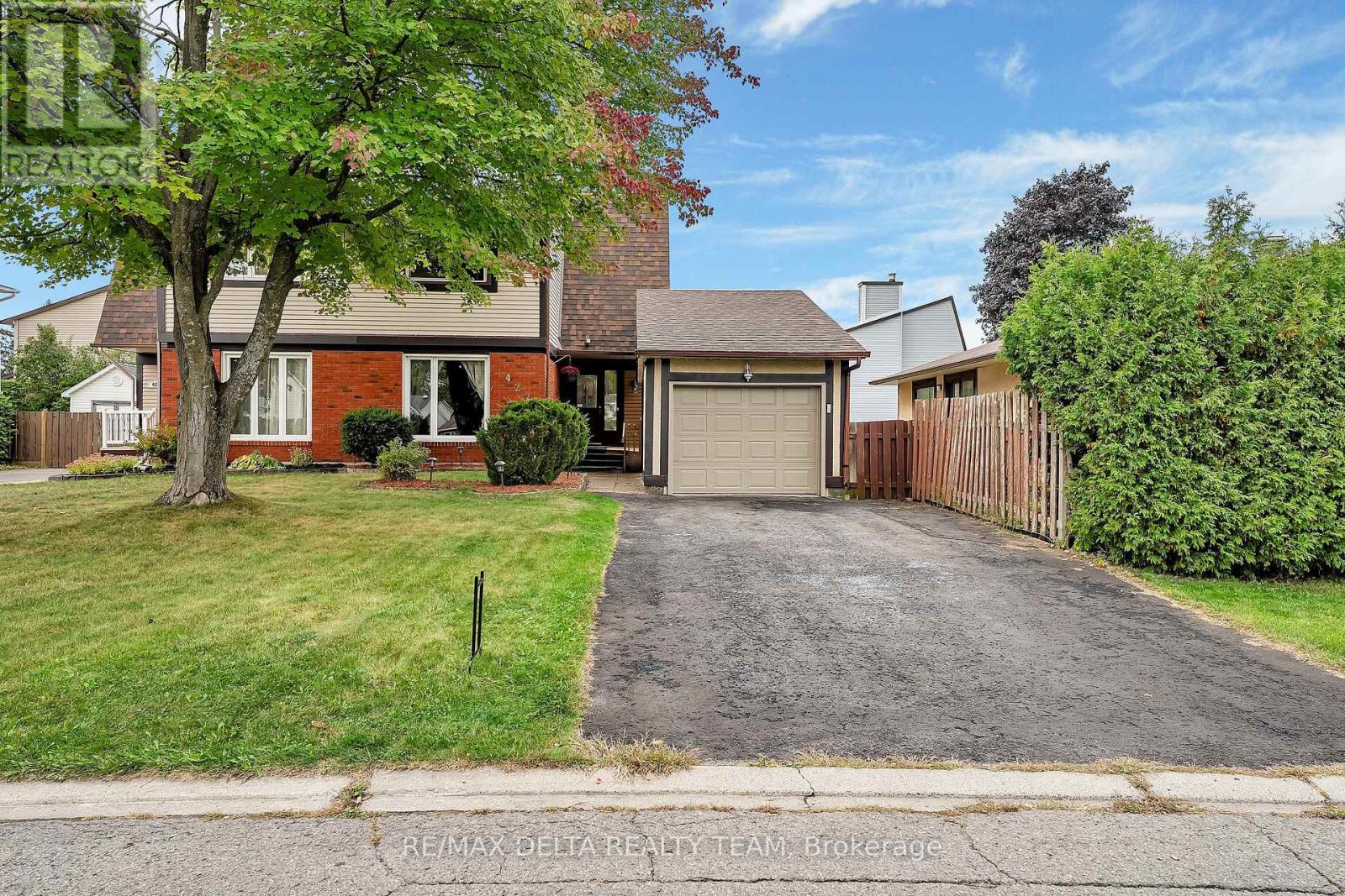Primary image of 427 MOCKINGBIRD DRIVE|Ottawa, Ontario K1E2A8