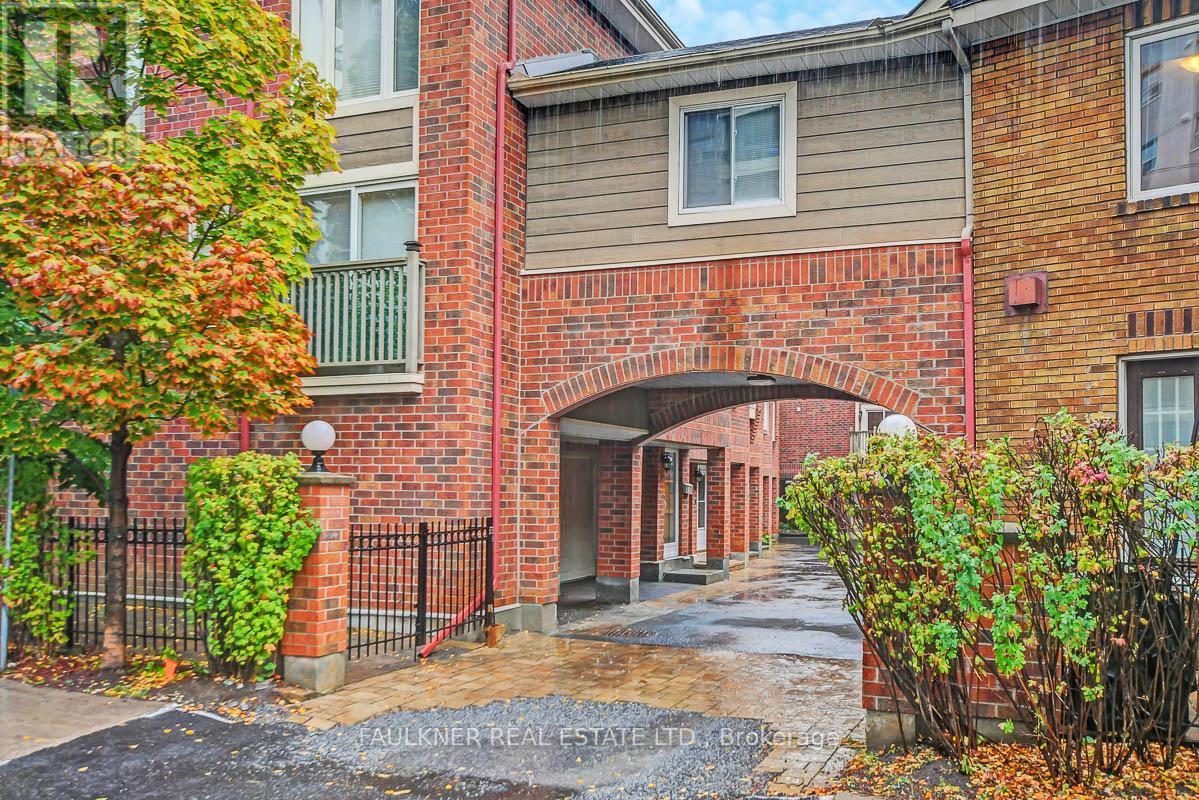 Property image for 4 CORNERSTONE PRIVATE|Ottawa, Ontario K2P2N3