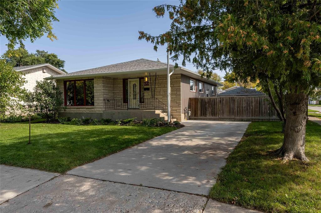 Property image for 693 Isbister Street|Winnipeg, Manitoba R2Y1R2