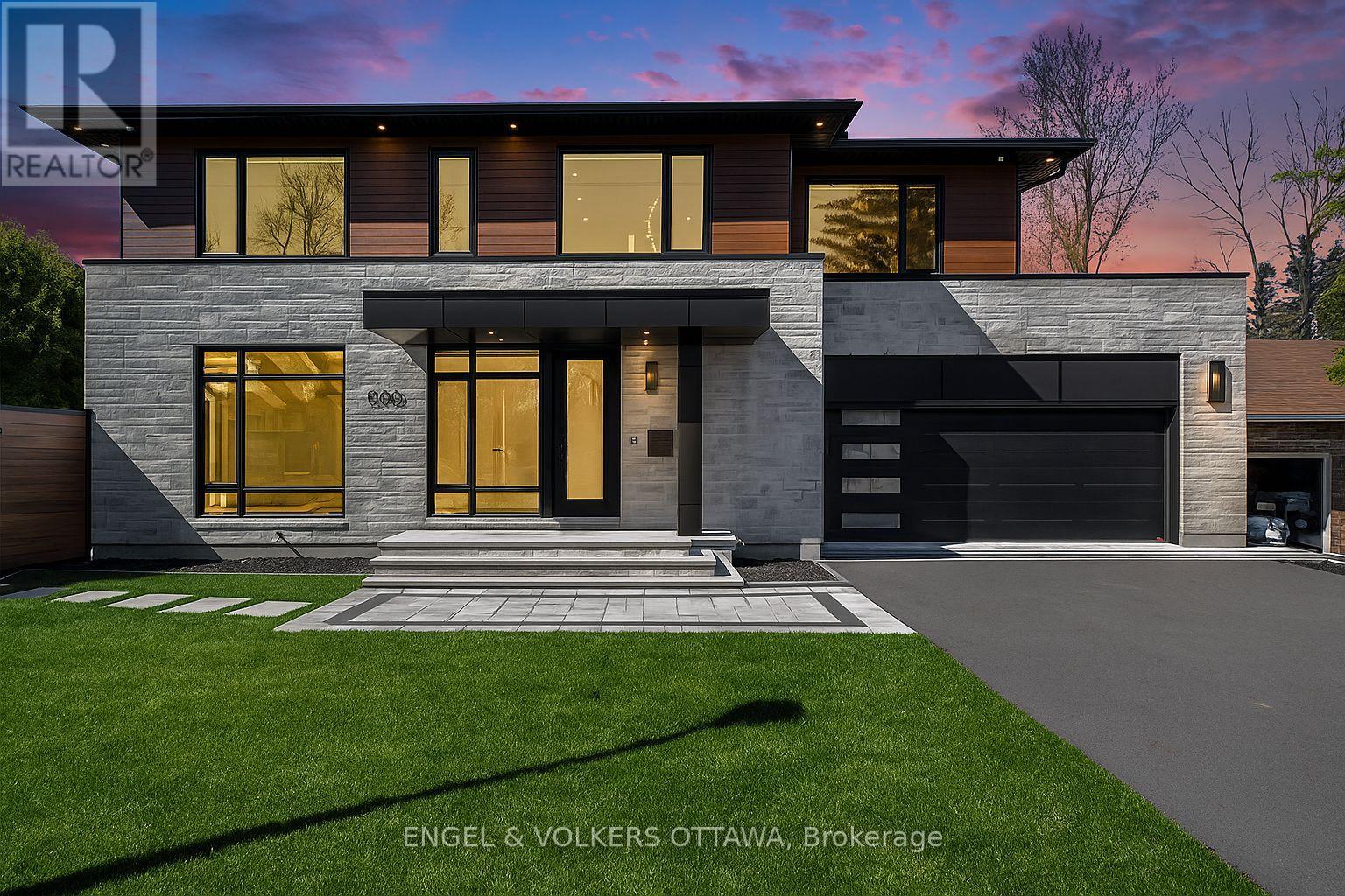 888 MELWOOD AVENUE|Ottawa, Ontario K2A3C3