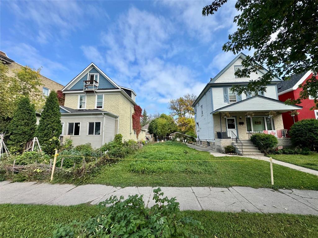 Property image for 369 Home Street|Winnipeg, Manitoba R3G1X5