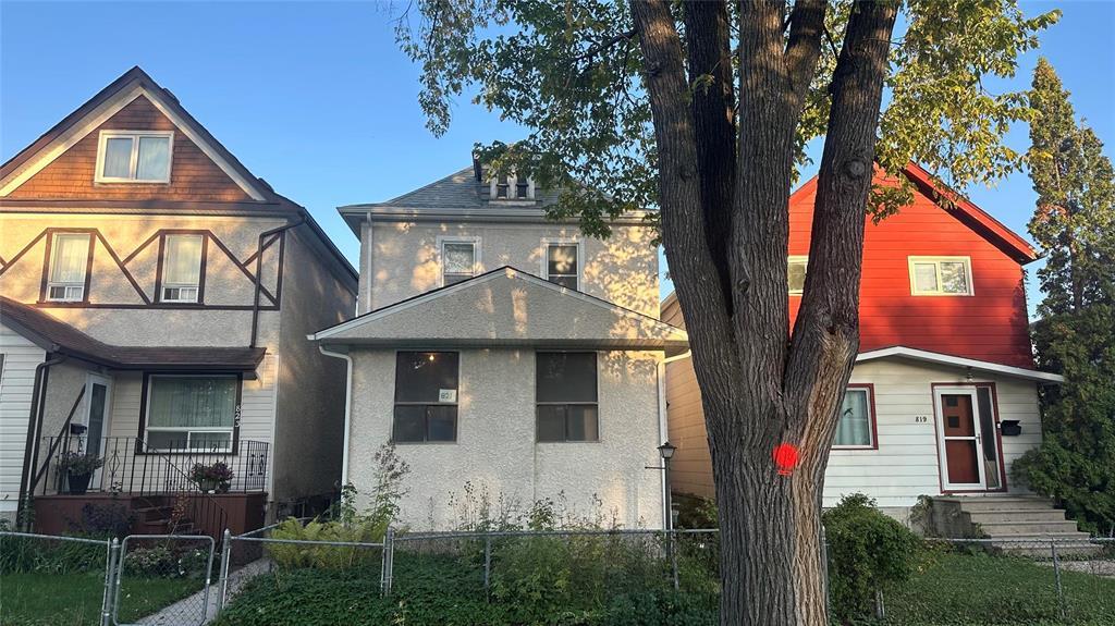 821 Ashburn Street|Winnipeg, Manitoba R3G3C7