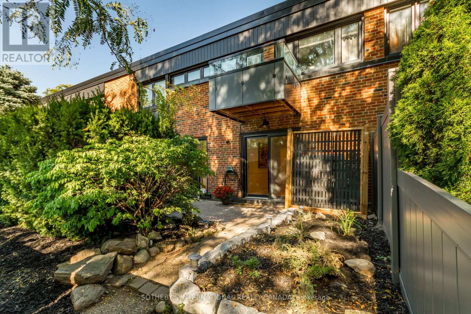 Property image for 32 - 51 BROADFIELD DRIVE|Toronto (Markland Wood), Ontario M9C5P2