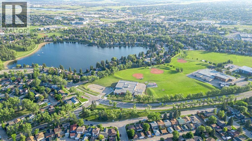 212 Midlawn Close SE|Calgary, Alberta T2X1N1