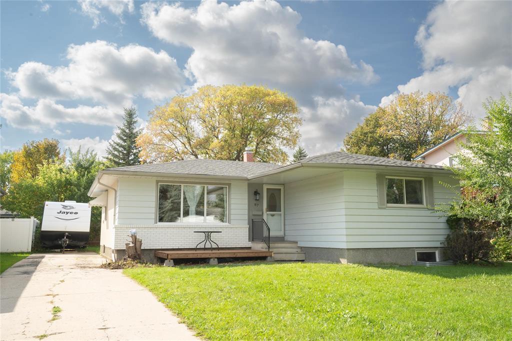 Property image for 87 Briar Cliff Bay|Winnipeg, Manitoba R3T3H8