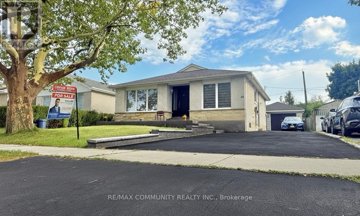 Property image for 15 STRATHAVON DRIVE|Toronto (Mount Olive-Silverstone-Jamestown), Ontario M9V2H4