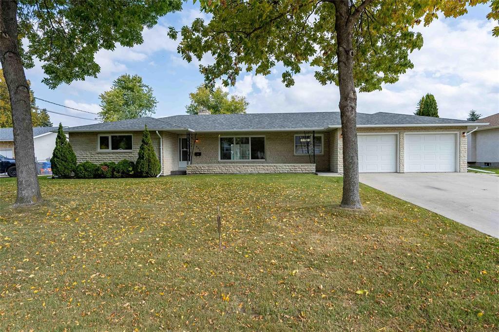 Property image for 835 McIvor Avenue|Winnipeg, Manitoba R2G2G4