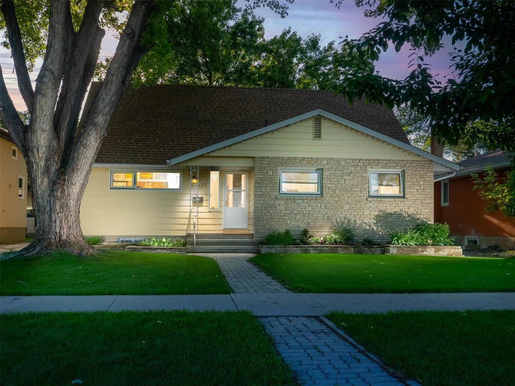 Property image for 127 Buxton Road|Winnipeg, Manitoba R3T0H2