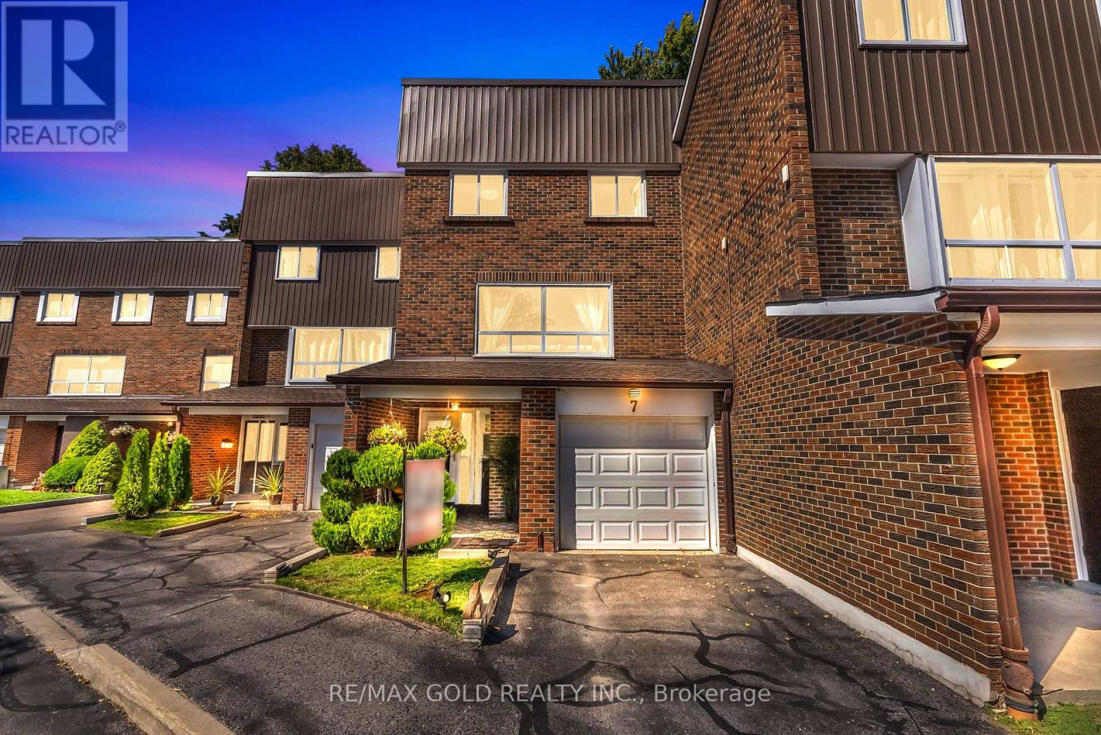 Primary image of 7 - 3065 LENESTER DRIVE|Mississauga (Erindale), Ontario L5C2B8