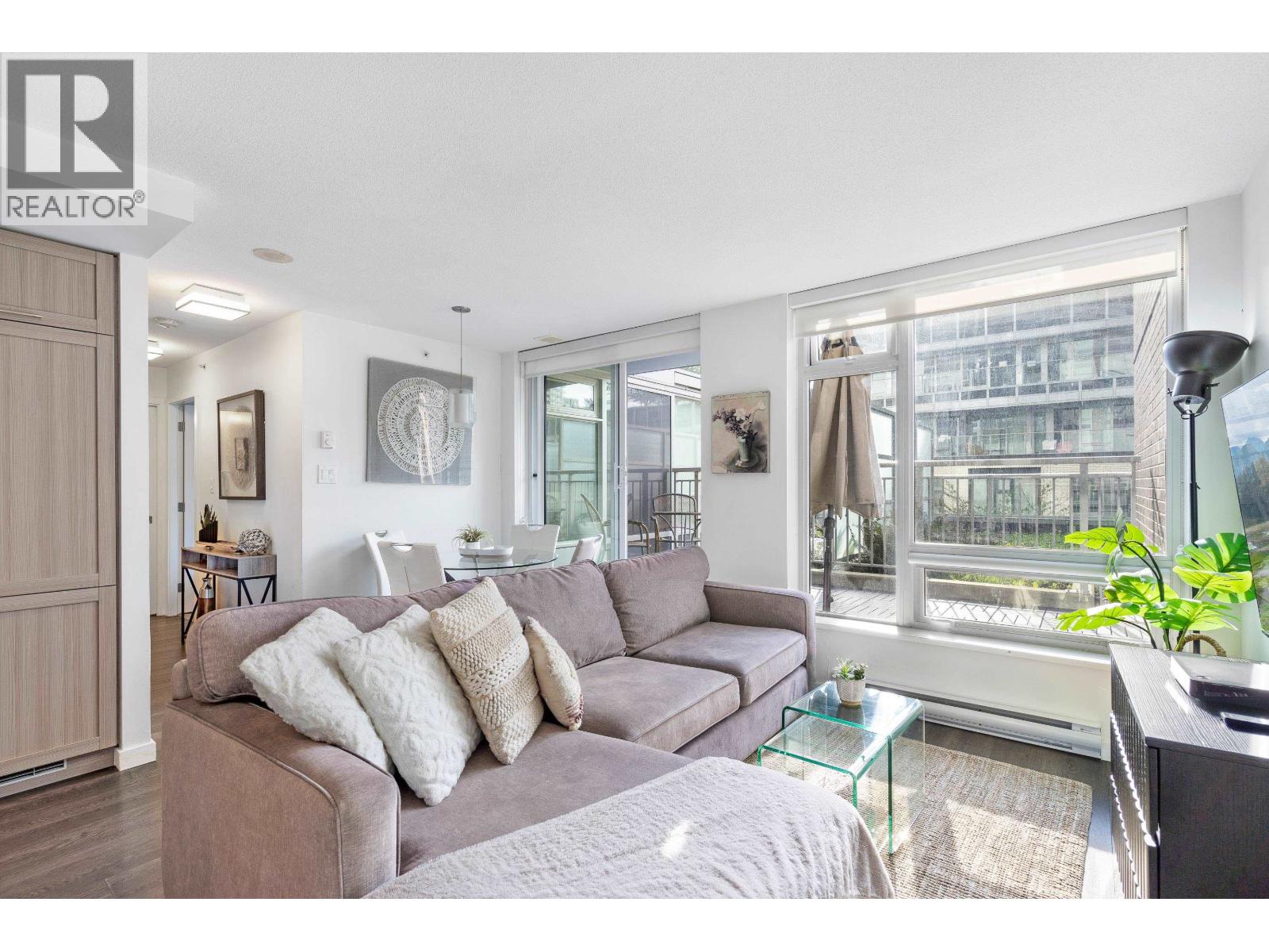 303 5665 BOUNDARY ROAD|Vancouver, British Columbia V5R0E4