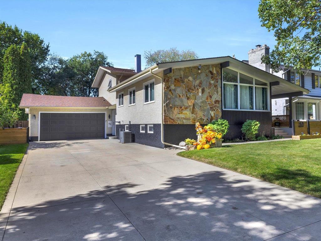 Property image for 10 Longfellow Bay|Winnipeg, Manitoba R3K1H9