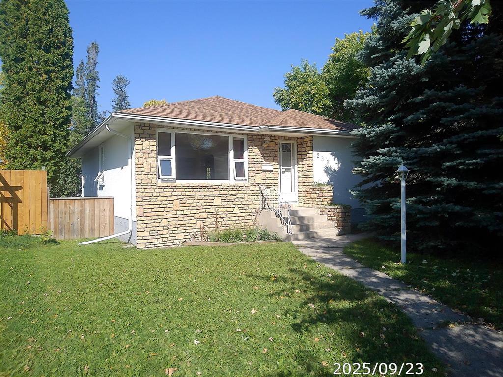 Property image for 239 Montgomery Avenue|Winnipeg, Manitoba R3L1T3