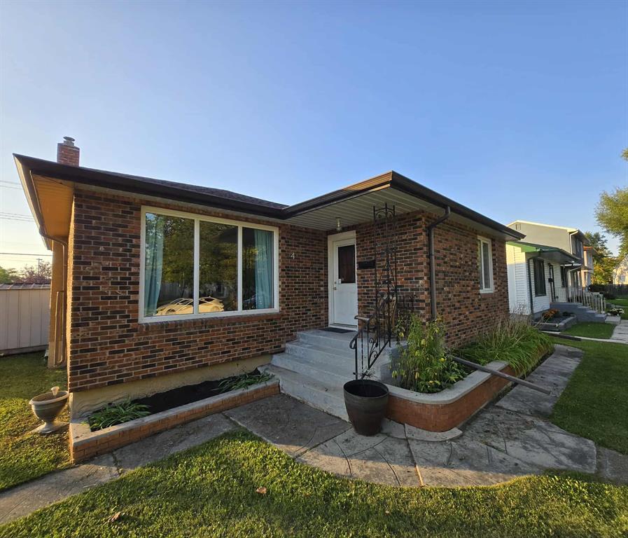 Property image for 4 Ballard Crescent|Winnipeg, Manitoba R2V1K6