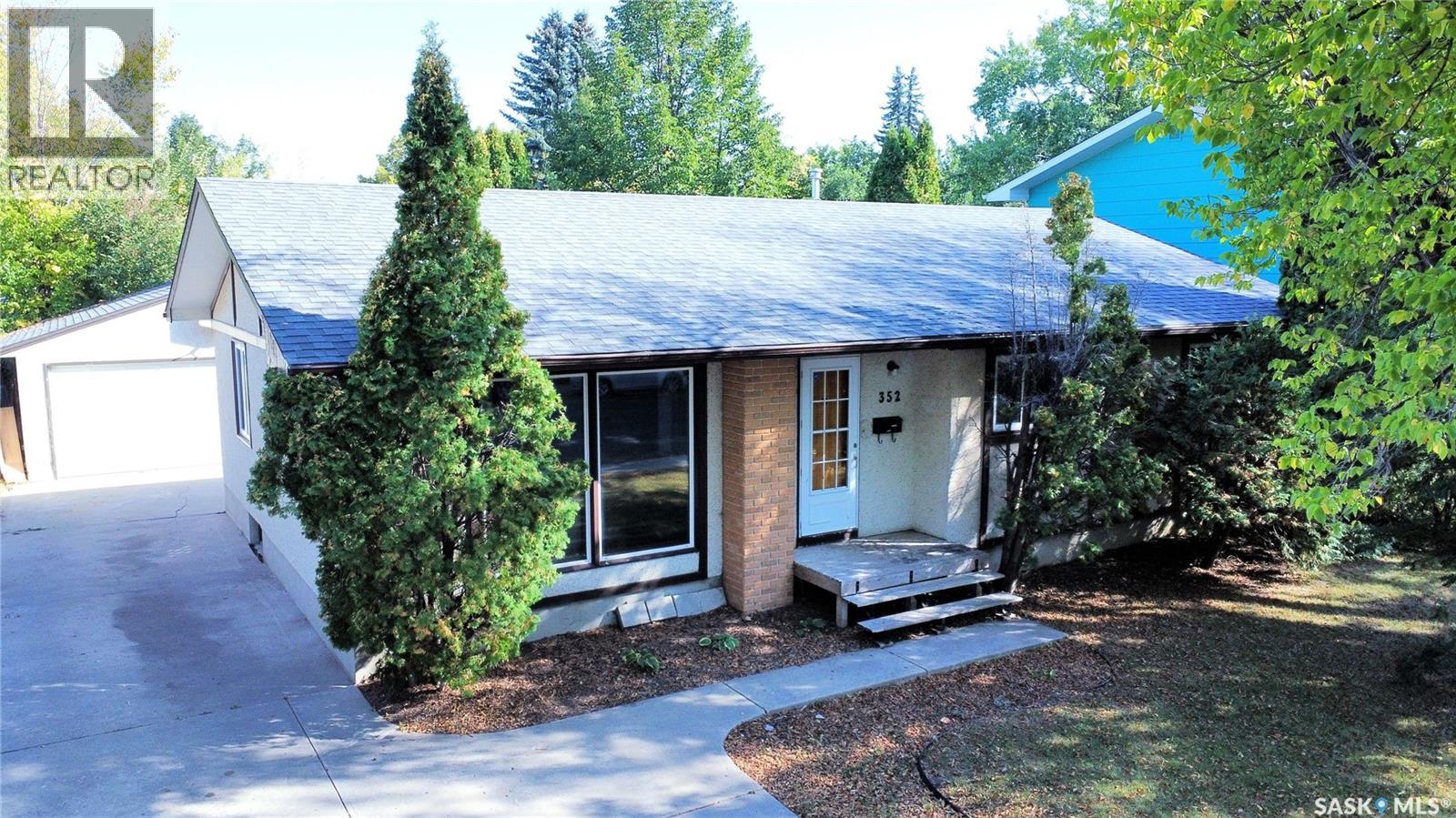 Property image for 352 Carleton DRIVE|Saskatoon, Saskatchewan S7H4C1