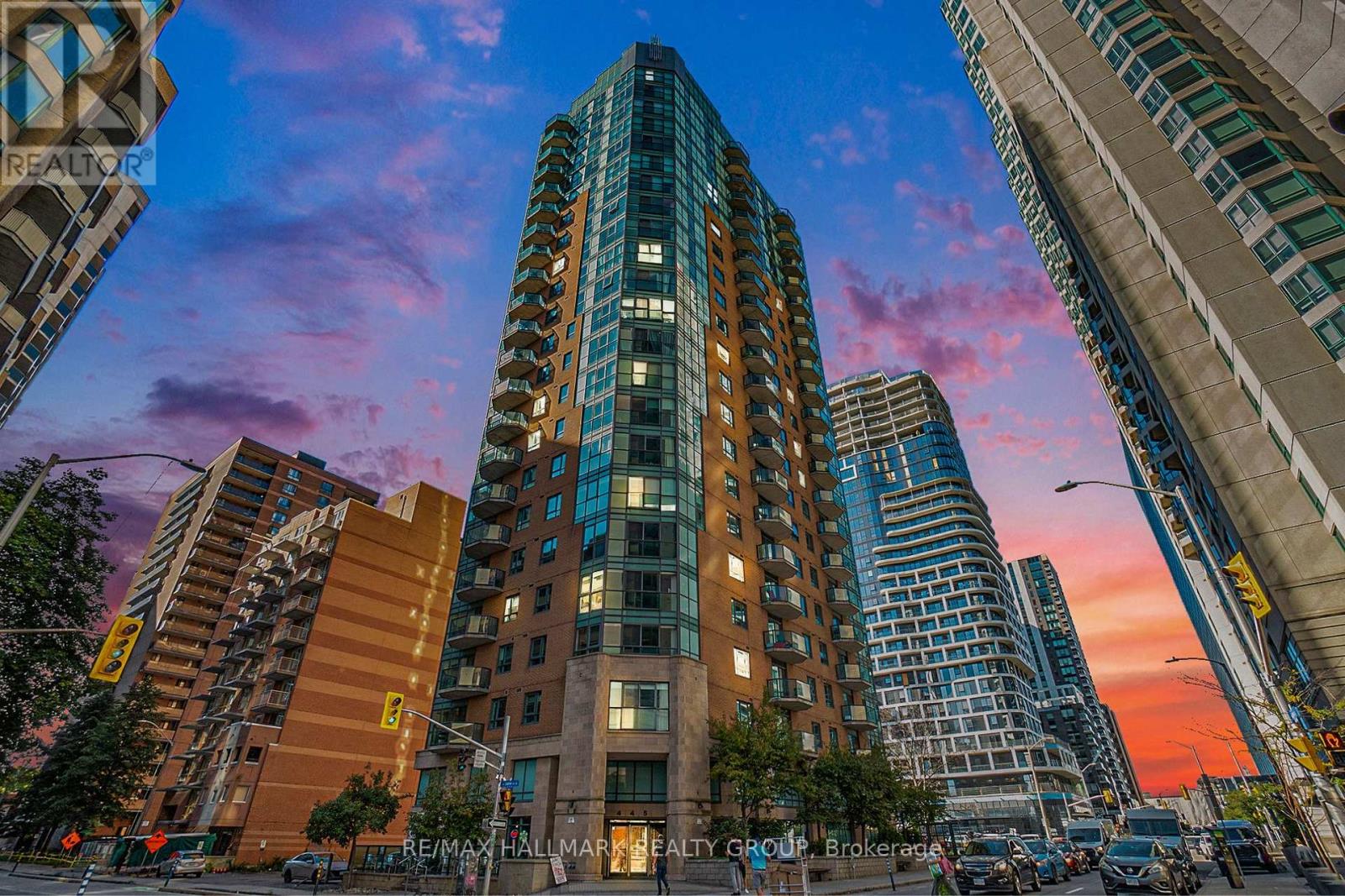1601 - 445 LAURIER AVENUE W|Ottawa, Ontario K1N6R4