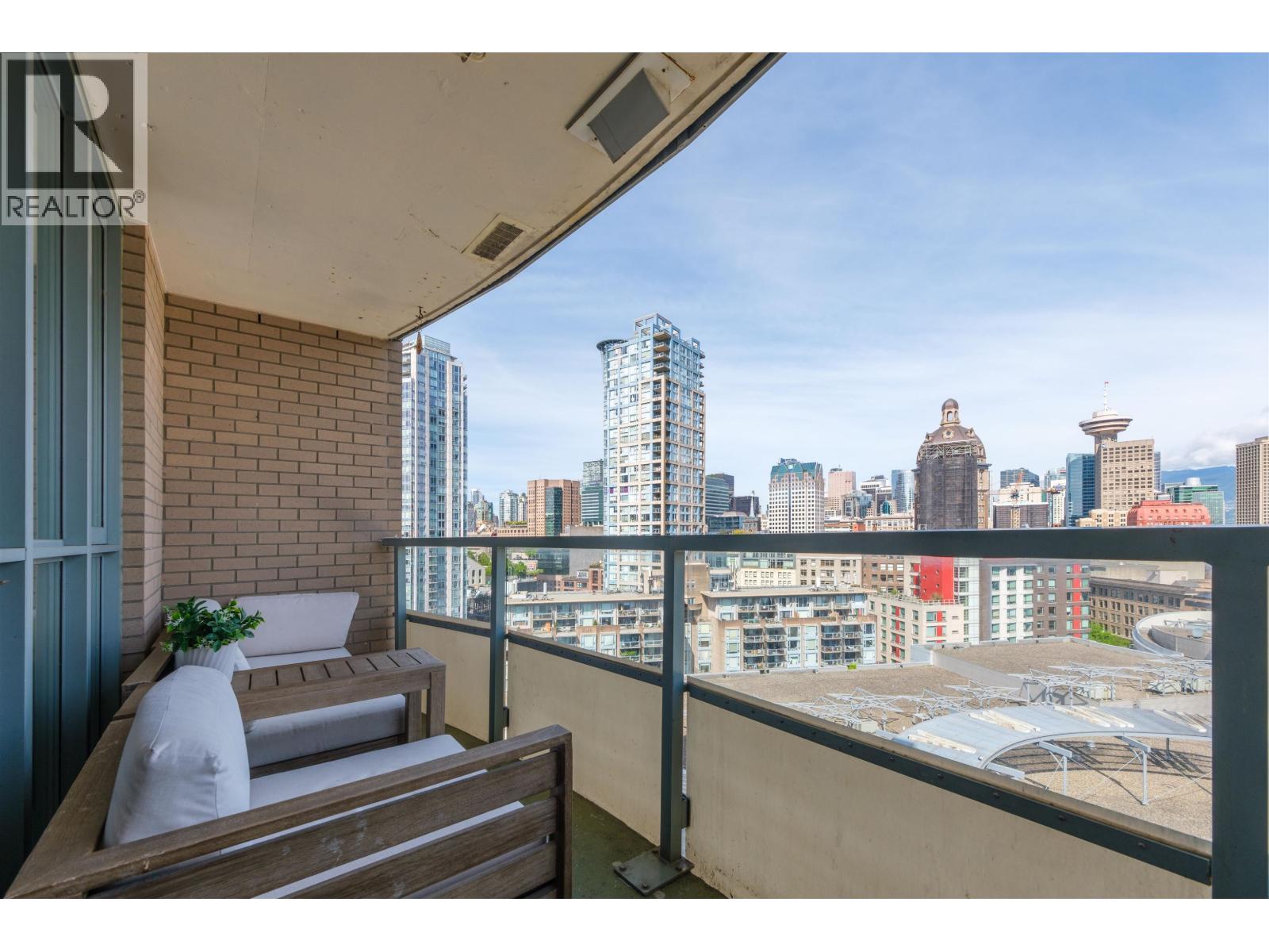 1703 63 KEEFER PLACE|Vancouver, British Columbia V6B6N6