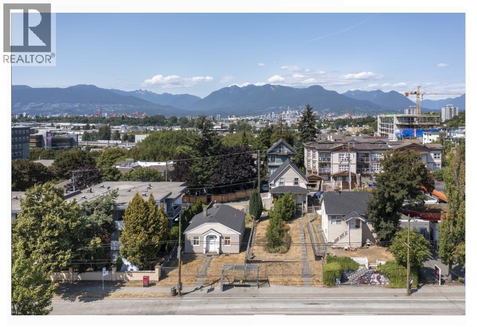 1237 E BROADWAY|Vancouver, British Columbia V5T1Y8