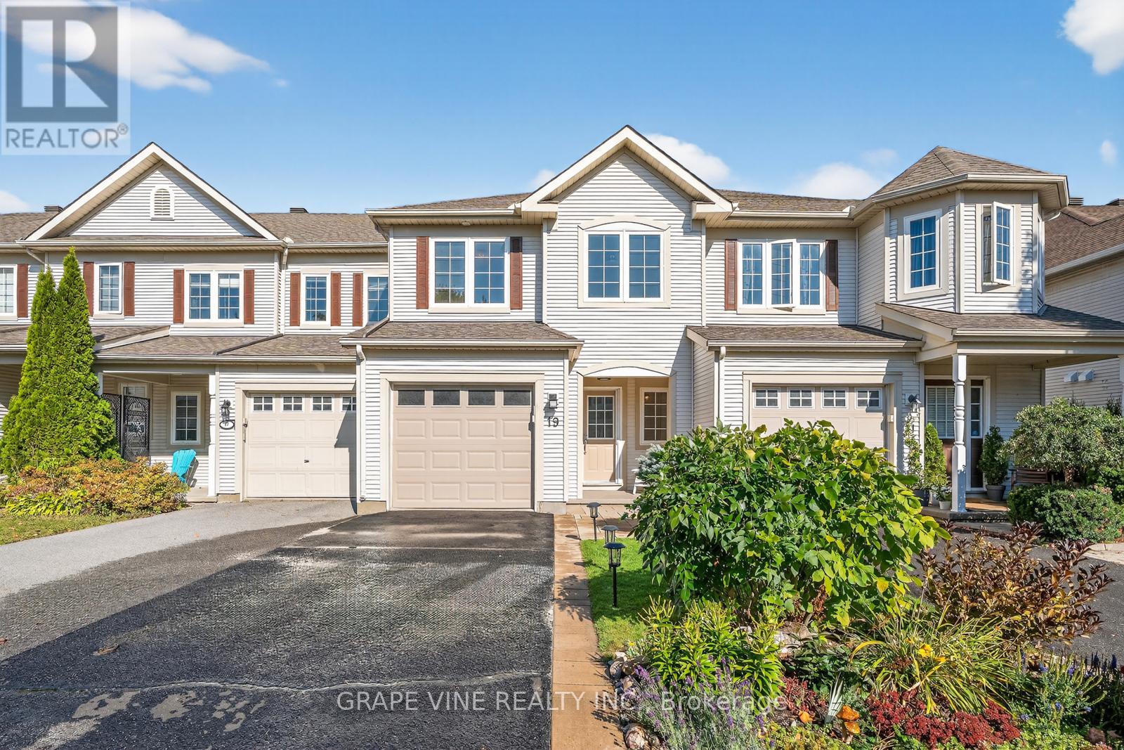 Property image for 19 FIELDBERRY PRIVATE|Ottawa, Ontario K2J5E7