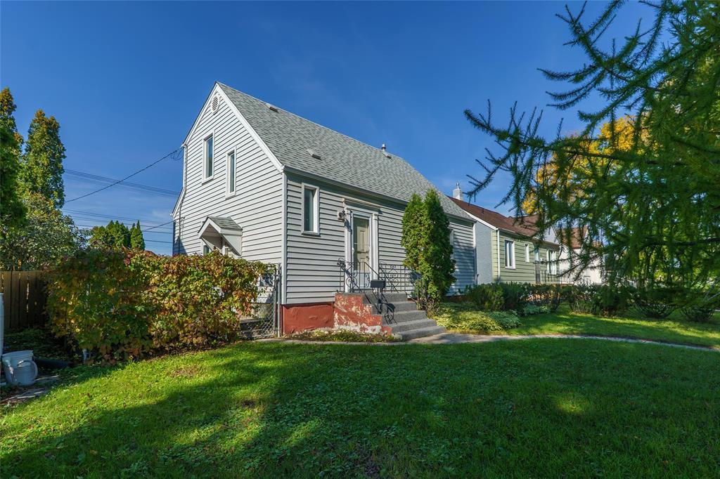1222 Strathcona Street|Winnipeg, Manitoba R3E2Y2
