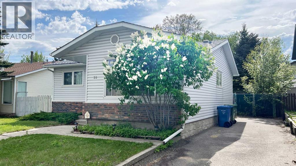 32 Deerfield Drive SE|Calgary, Alberta T2J6M1