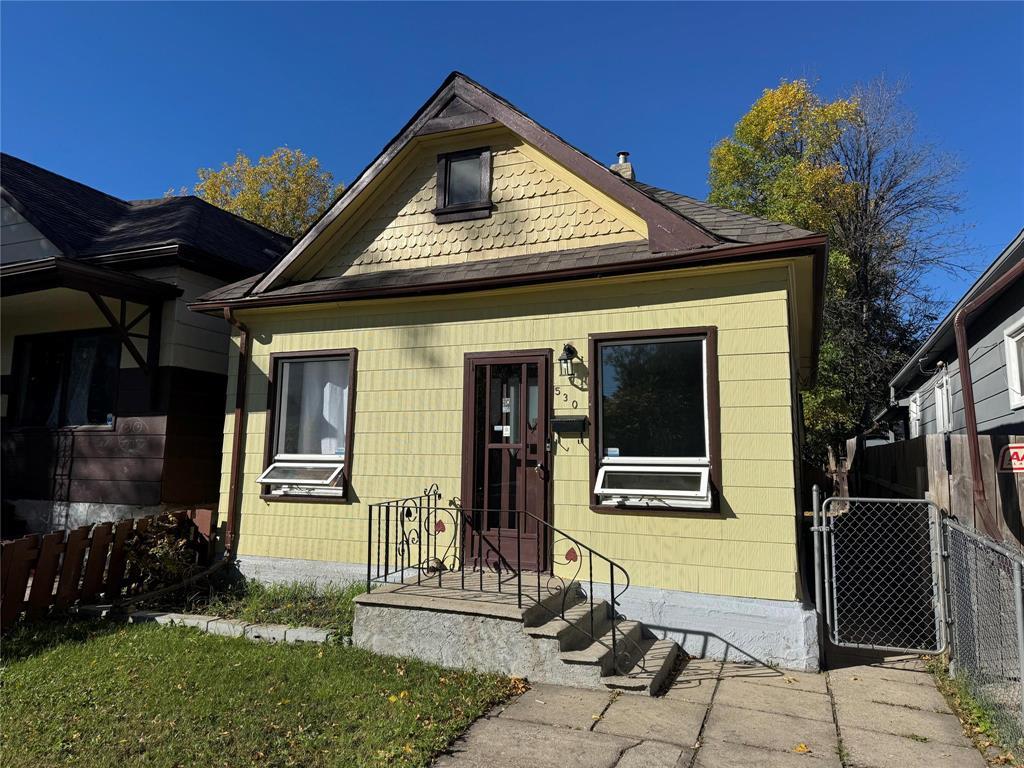 Property image for 530 Simcoe Street|Winnipeg, Manitoba R3G1W5