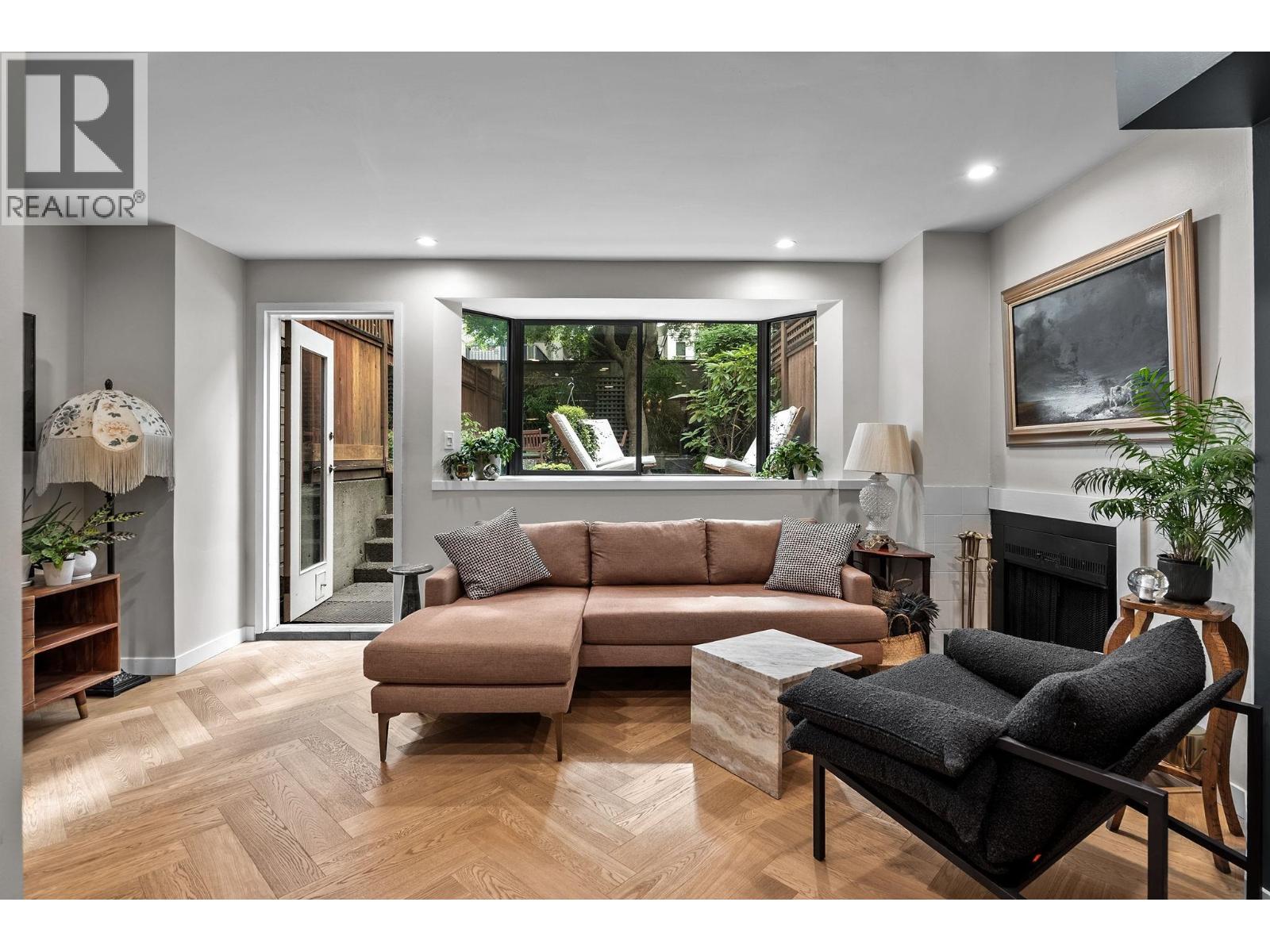 105 1922 W 7TH AVENUE|Vancouver, British Columbia V6J1T1