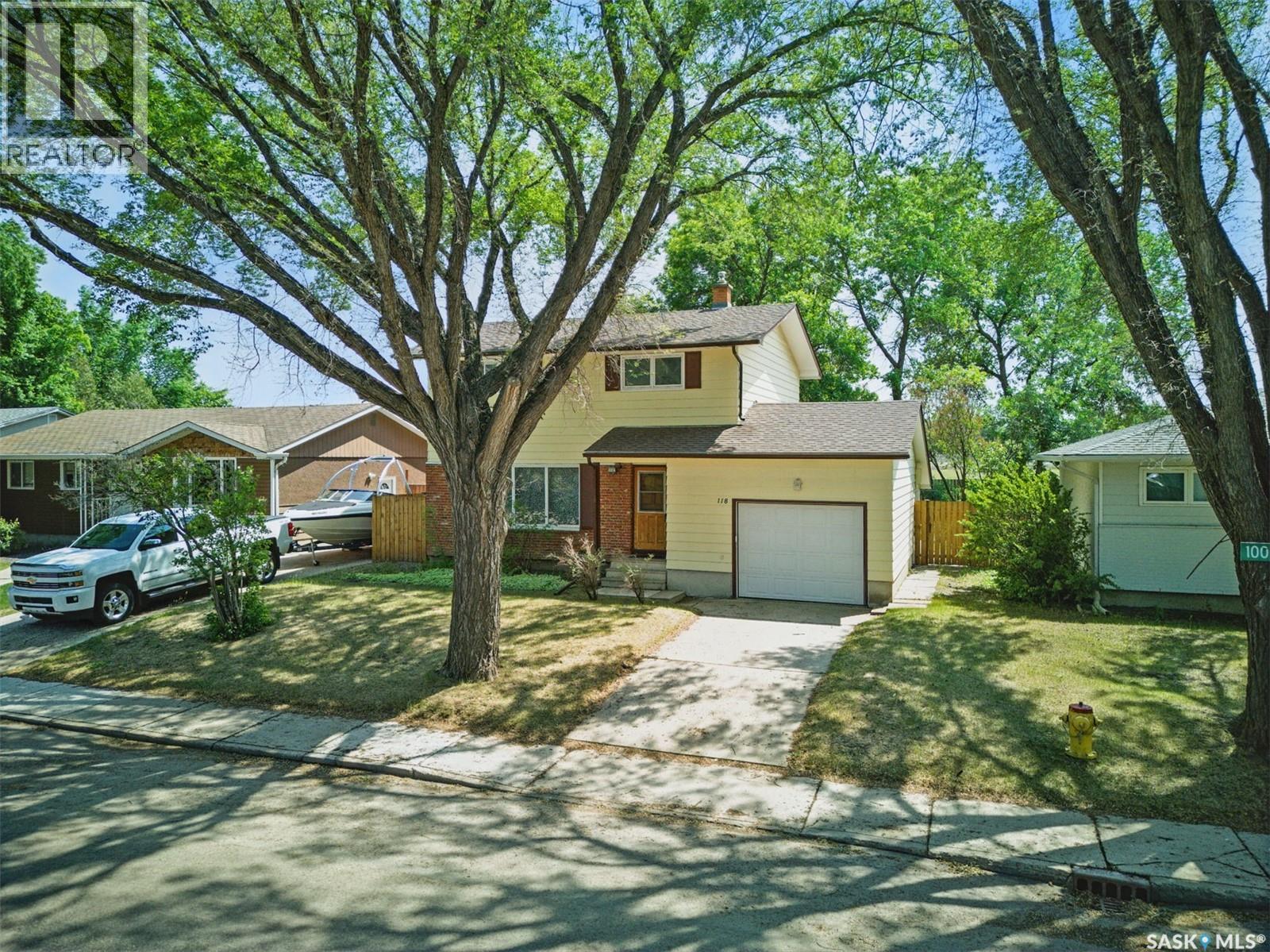 Property image for 118 EAST DRIVE|Saskatoon, Saskatchewan S7J2X5