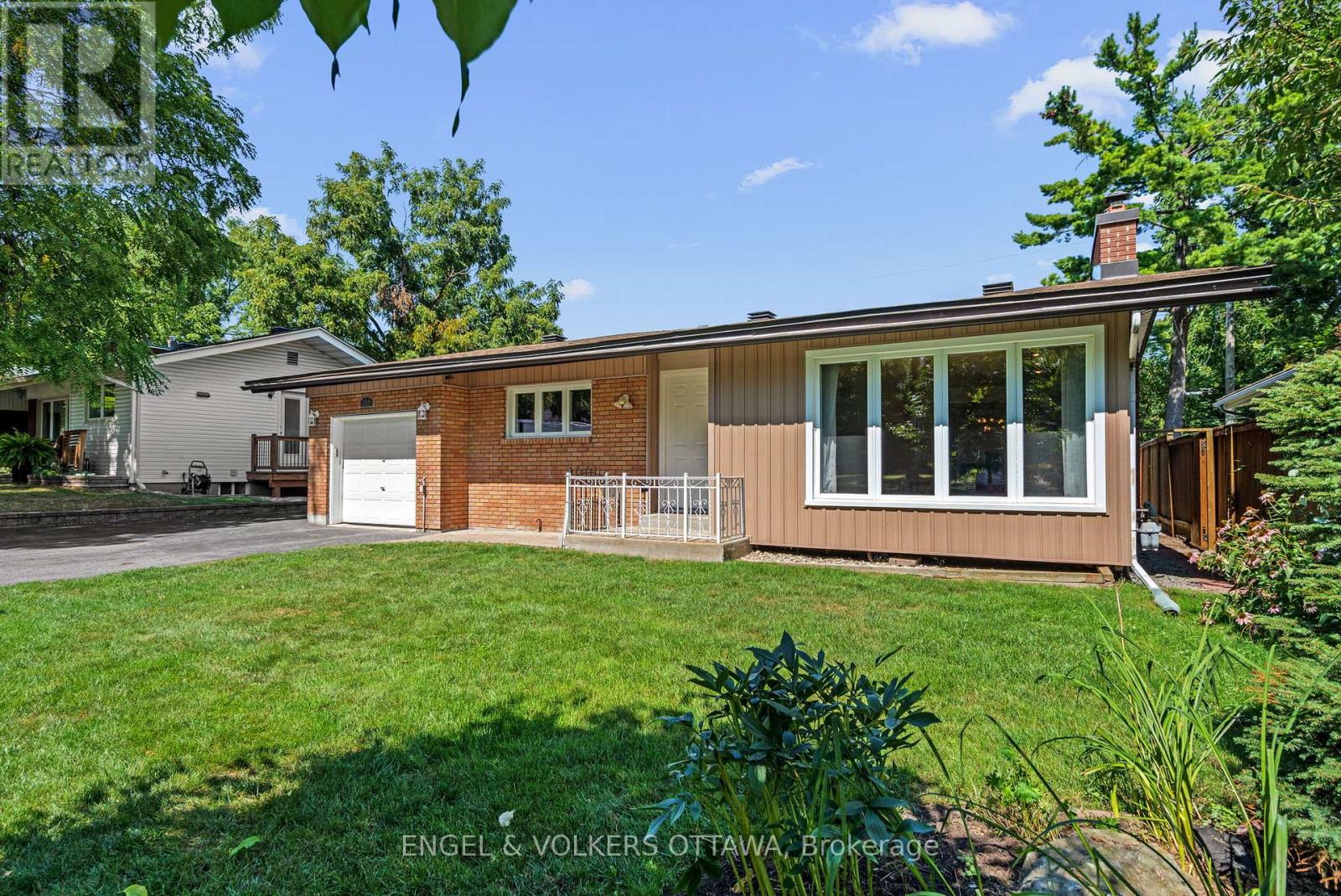 Property image for 337 MOUNTBATTEN AVENUE|Ottawa, Ontario K1H5W2