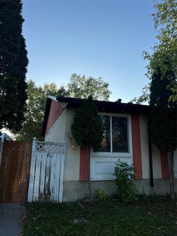 Property image for 1250 Jefferson Avenue|Winnipeg, Manitoba R2P0K3