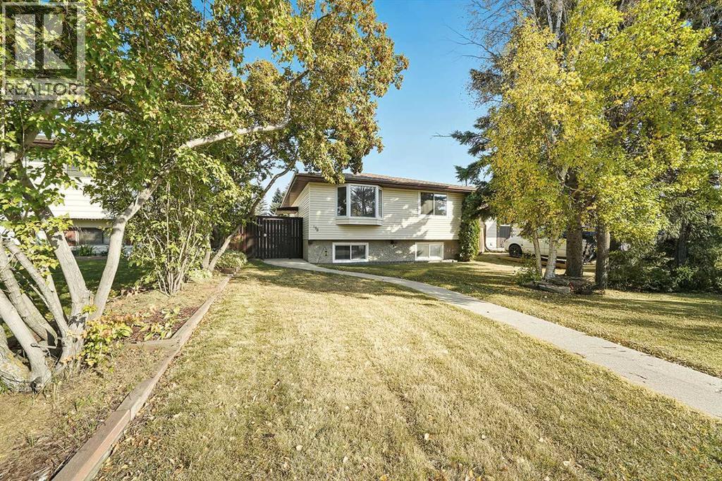 105 Chappel Drive|Red Deer, Alberta T4P2R6